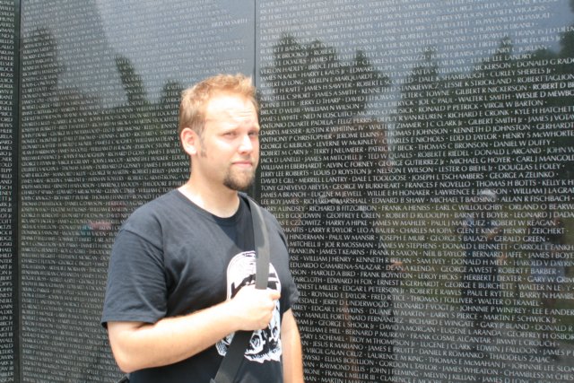 vietnamwarmemorial12.jpg