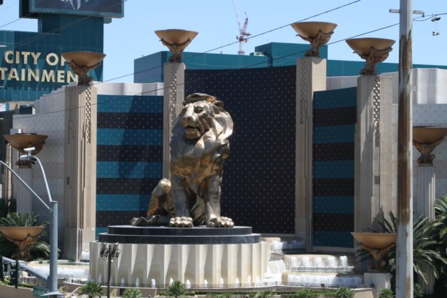 lejonetvidmgmgrand.jpg